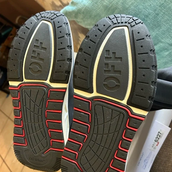 Off white runner sneakers kick off sz 40 eur like new